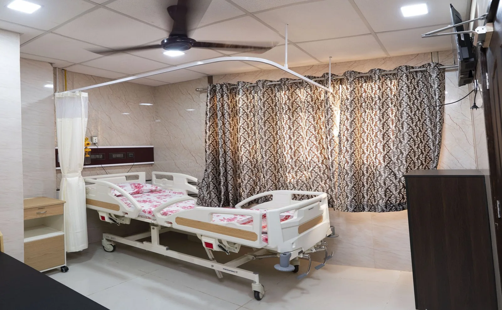 Inpatient ward at Meera Hospitals, Kalyan